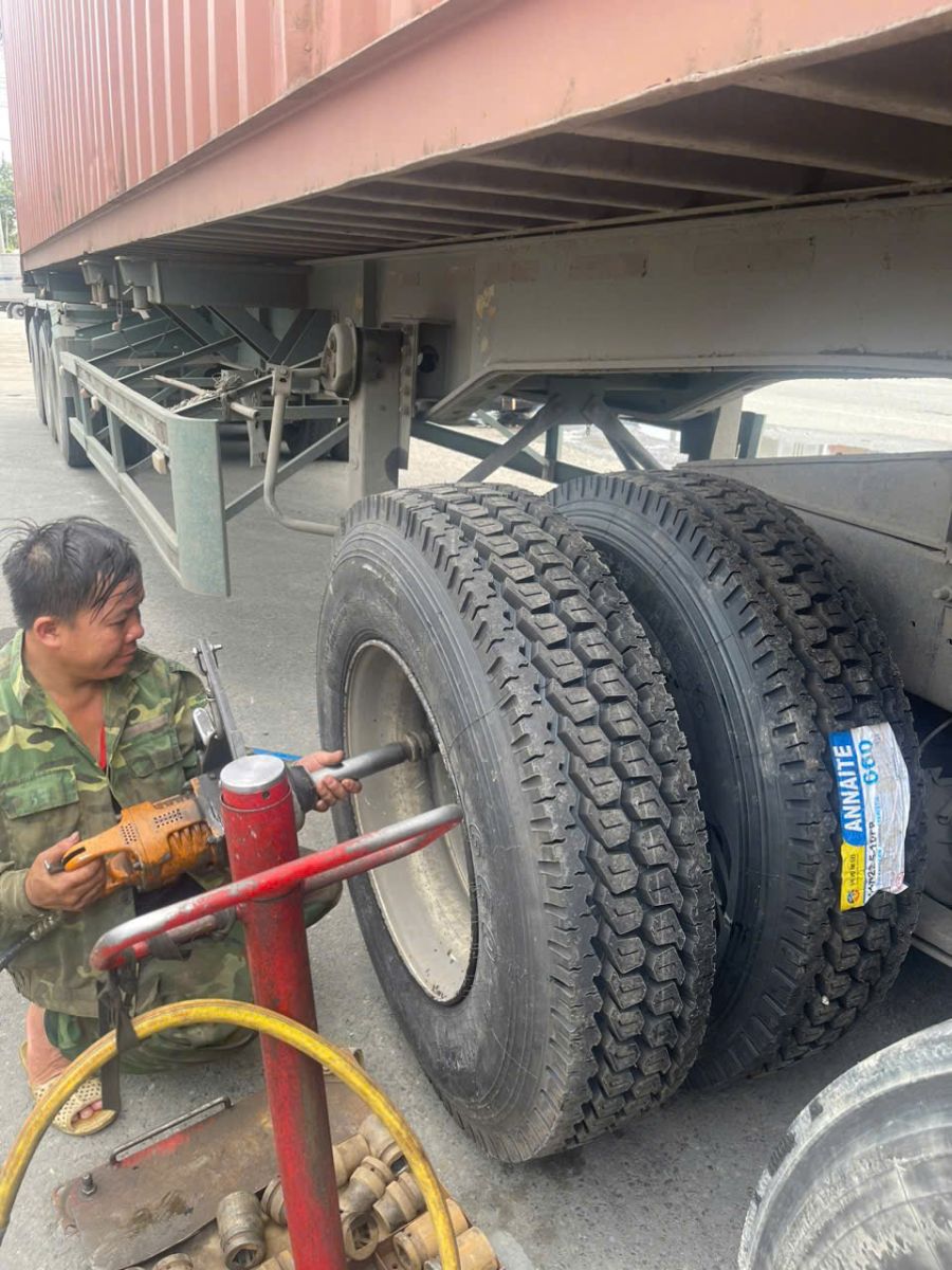 Vá Lốp Xe Lưu Động 24/24 Đường Mỹ Phước Tân Vạn